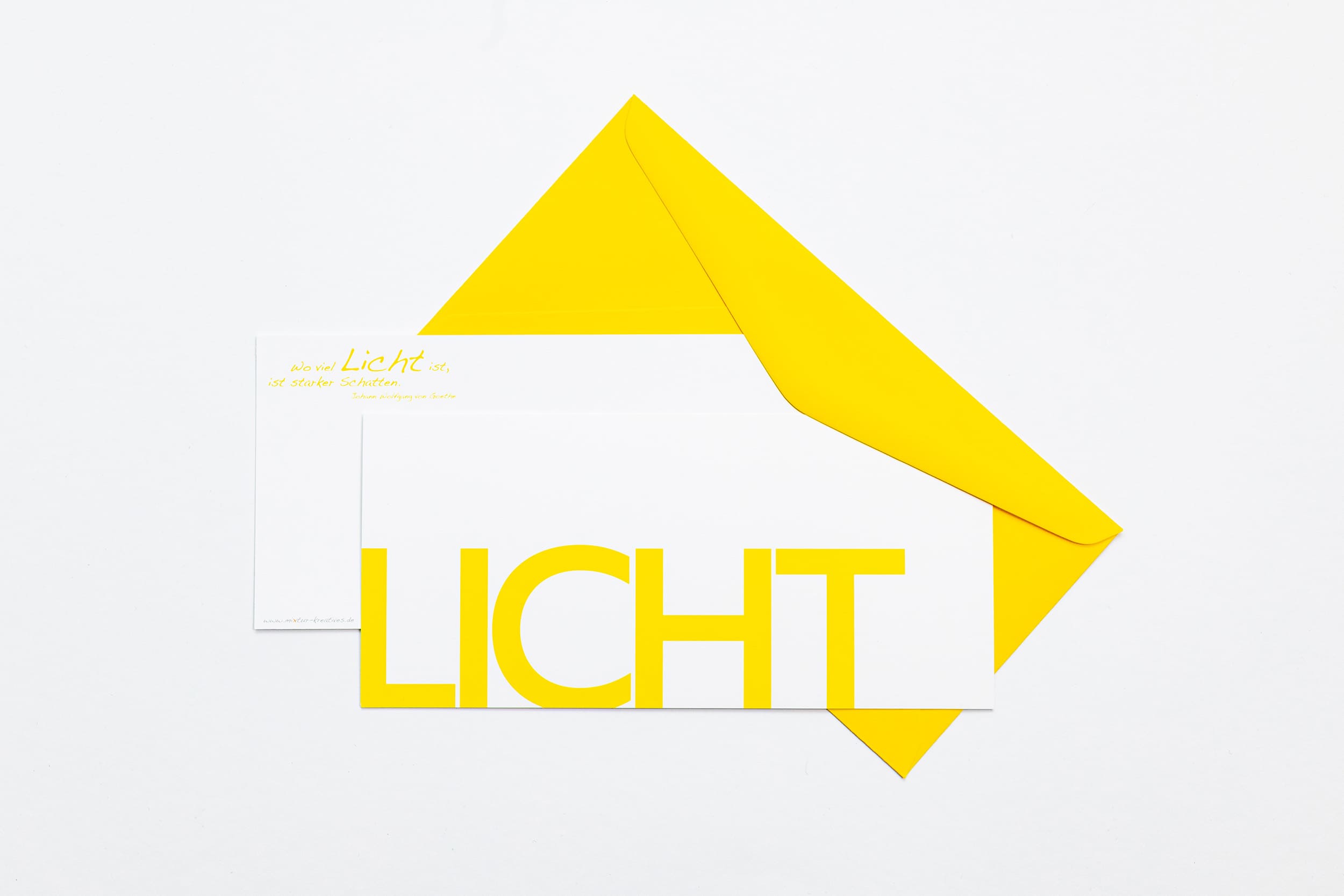 Grußkarte "LICHT" mit gelbem Briefumschlag und Rückseite