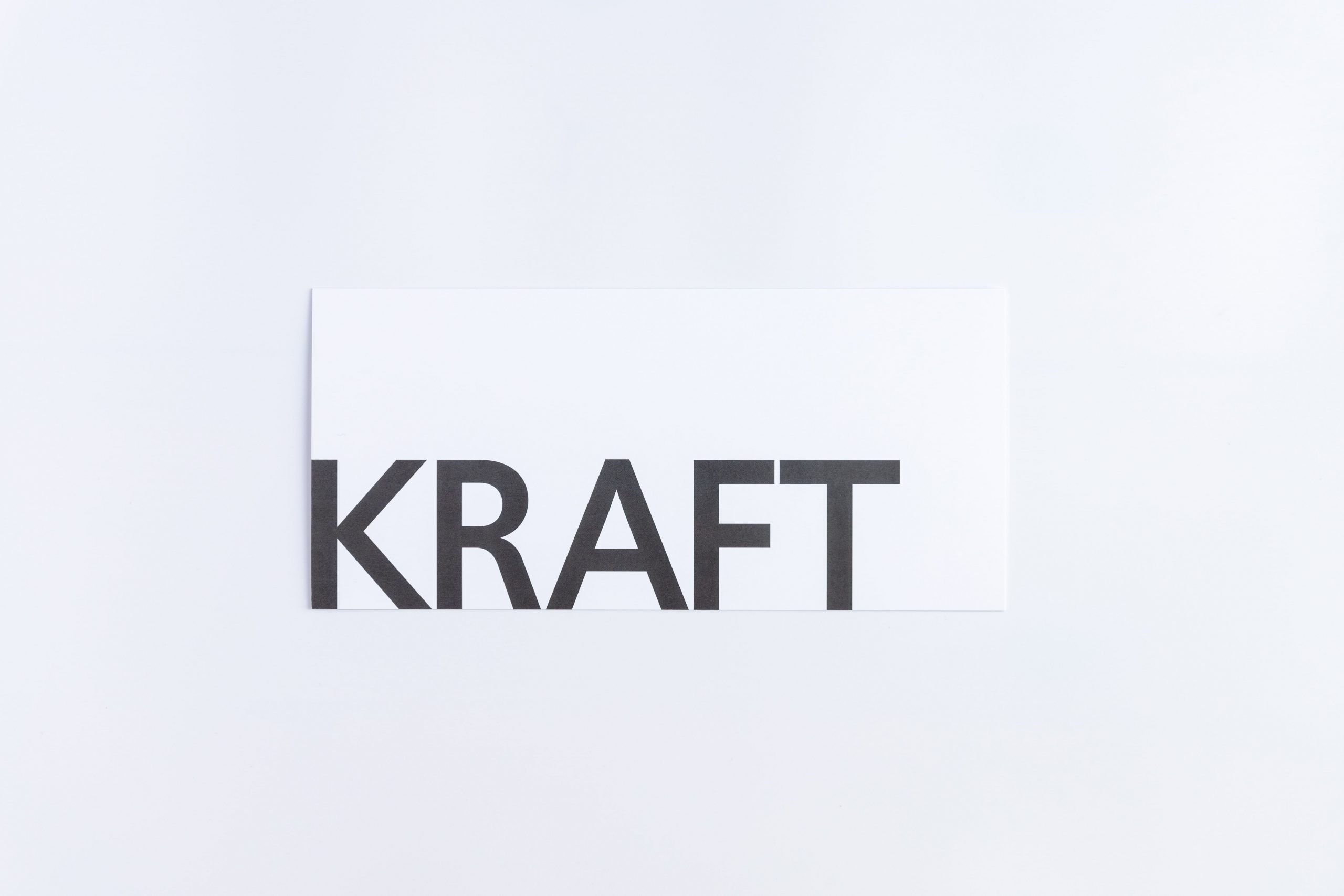 Grußkarte "KRAFT" mit anthrazitfarbenen Briefumschlag und Rückseite